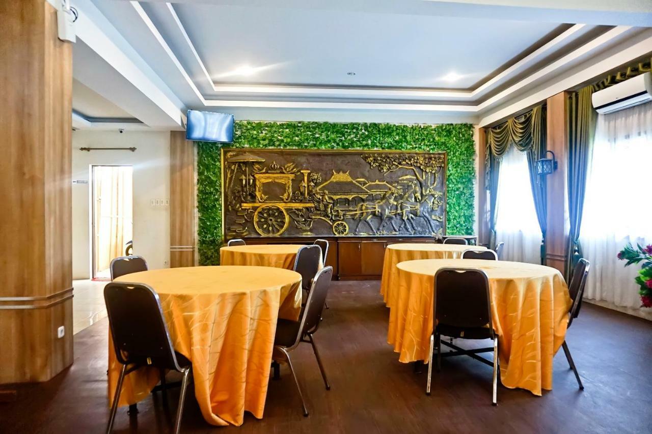 Oyo 627 Tirta Kencana Syariah Otel Pekanbaru Dış mekan fotoğraf